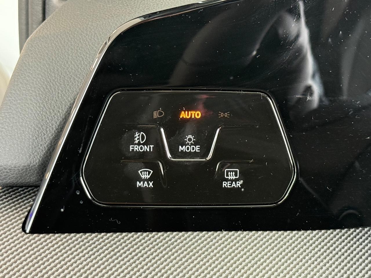 Volkswagen Golf GTI Vehicle Image 17