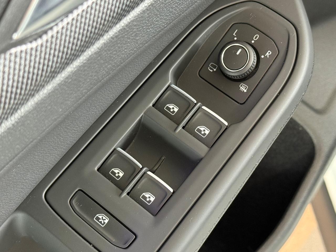 Volkswagen Golf GTI Vehicle Image 18