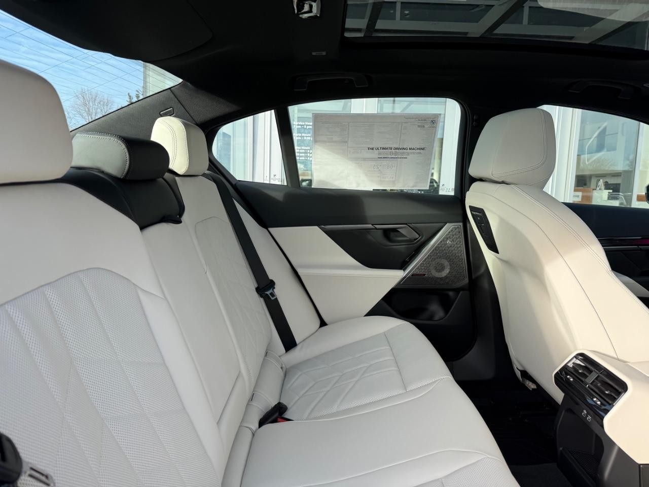 BMW 5 Series Vehicle Image 05