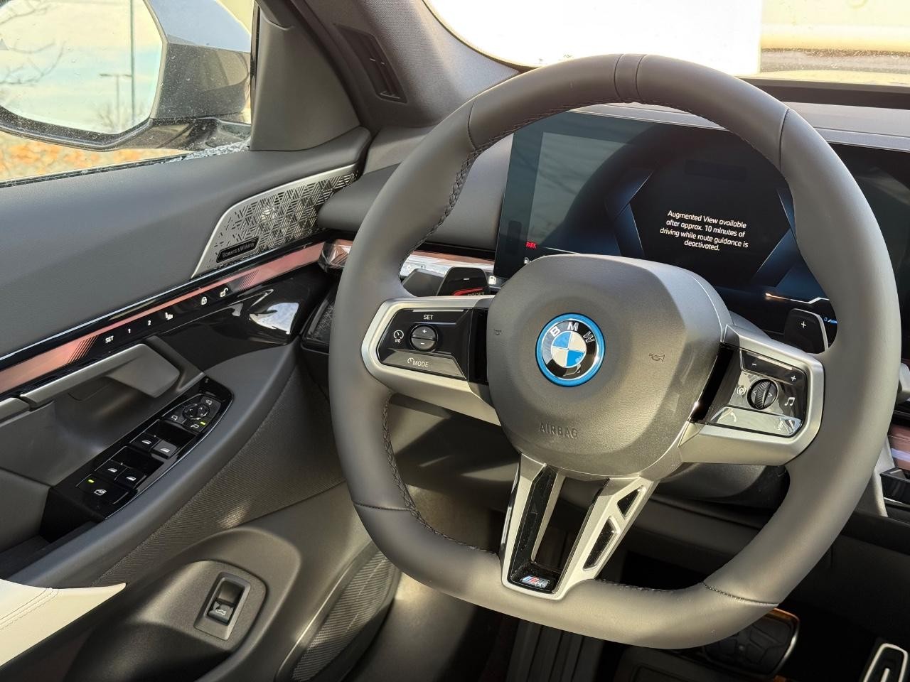 BMW 5 Series Vehicle Image 09