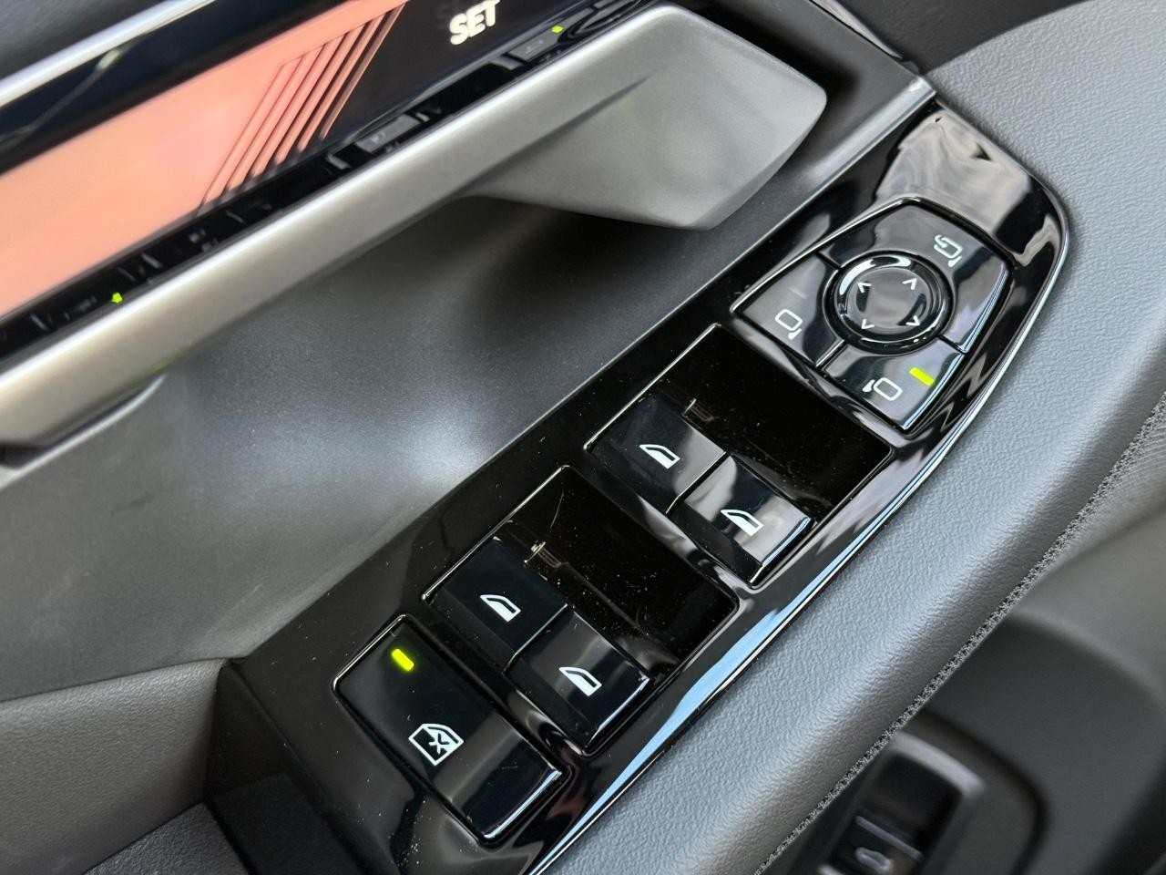 BMW 5 Series Vehicle Image 16