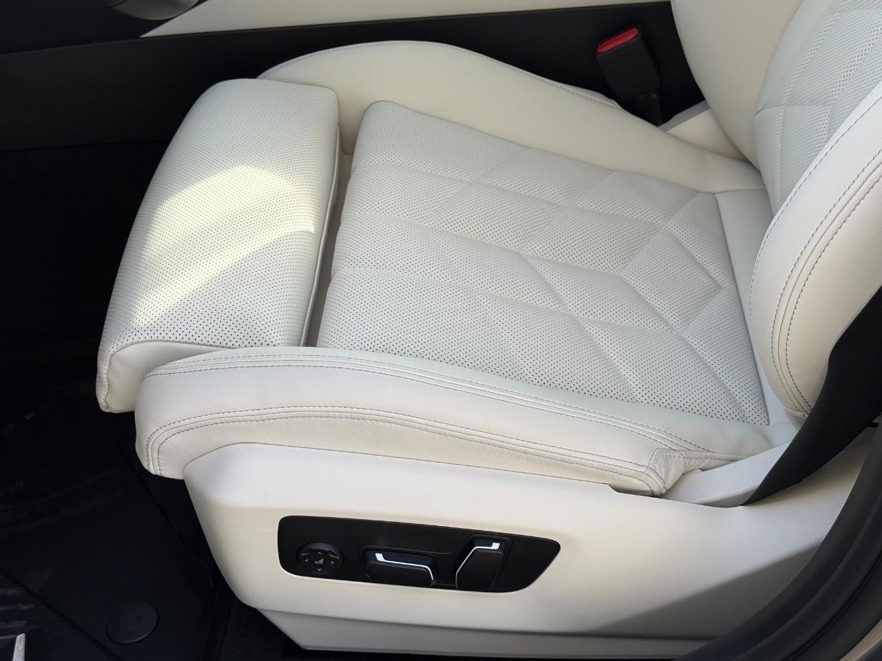 BMW 5 Series Vehicle Image 19