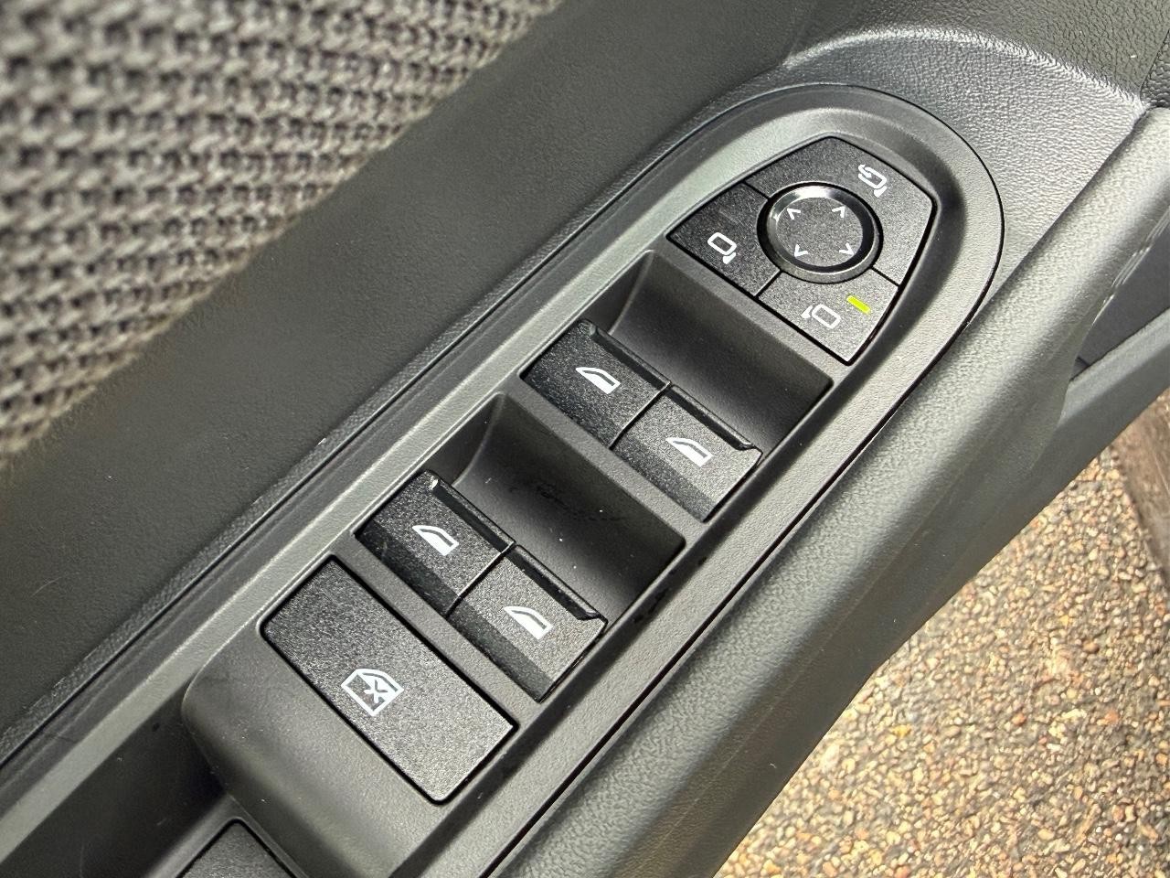 MINI Hardtop 4 Door Vehicle Image 15