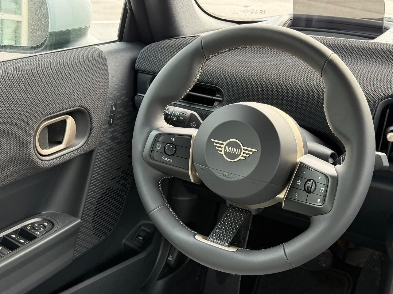 MINI Convertible Vehicle Image 09