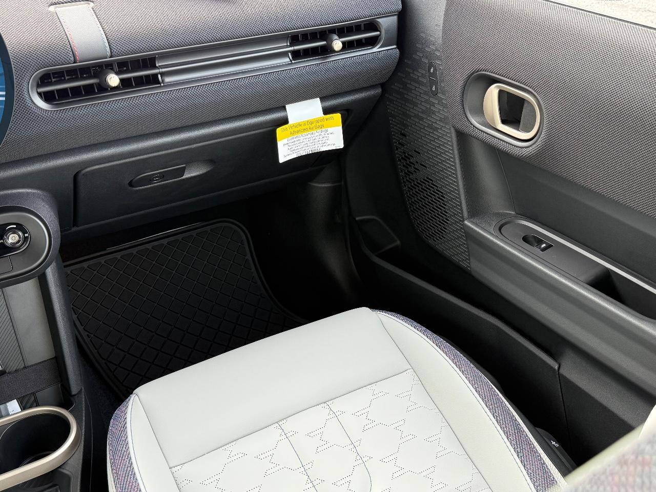 MINI Convertible Vehicle Image 10