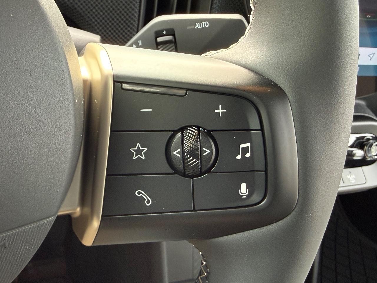 MINI Convertible Vehicle Image 12