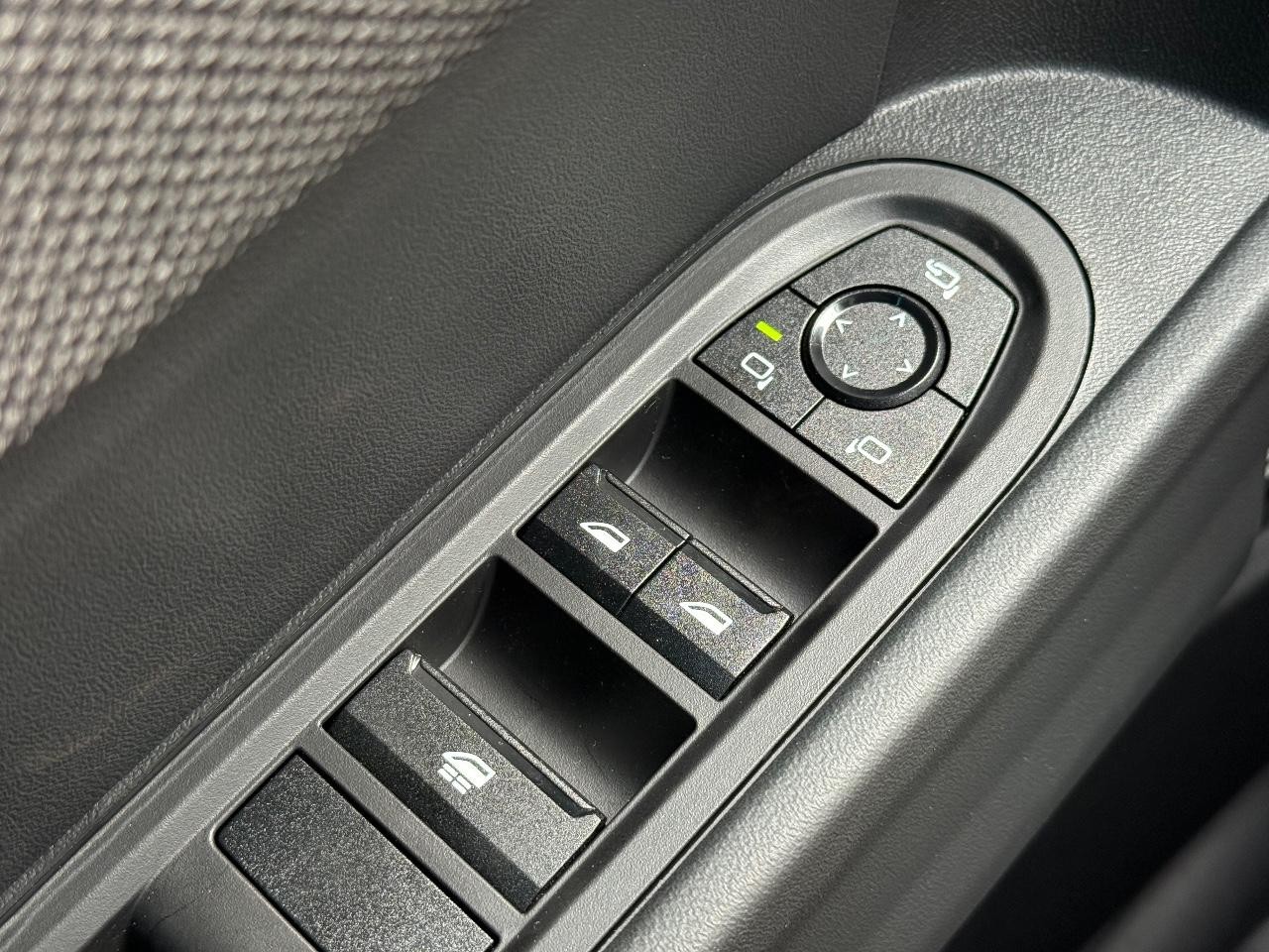 MINI Convertible Vehicle Image 15