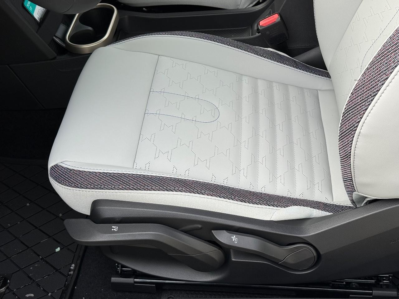 MINI Convertible Vehicle Image 16