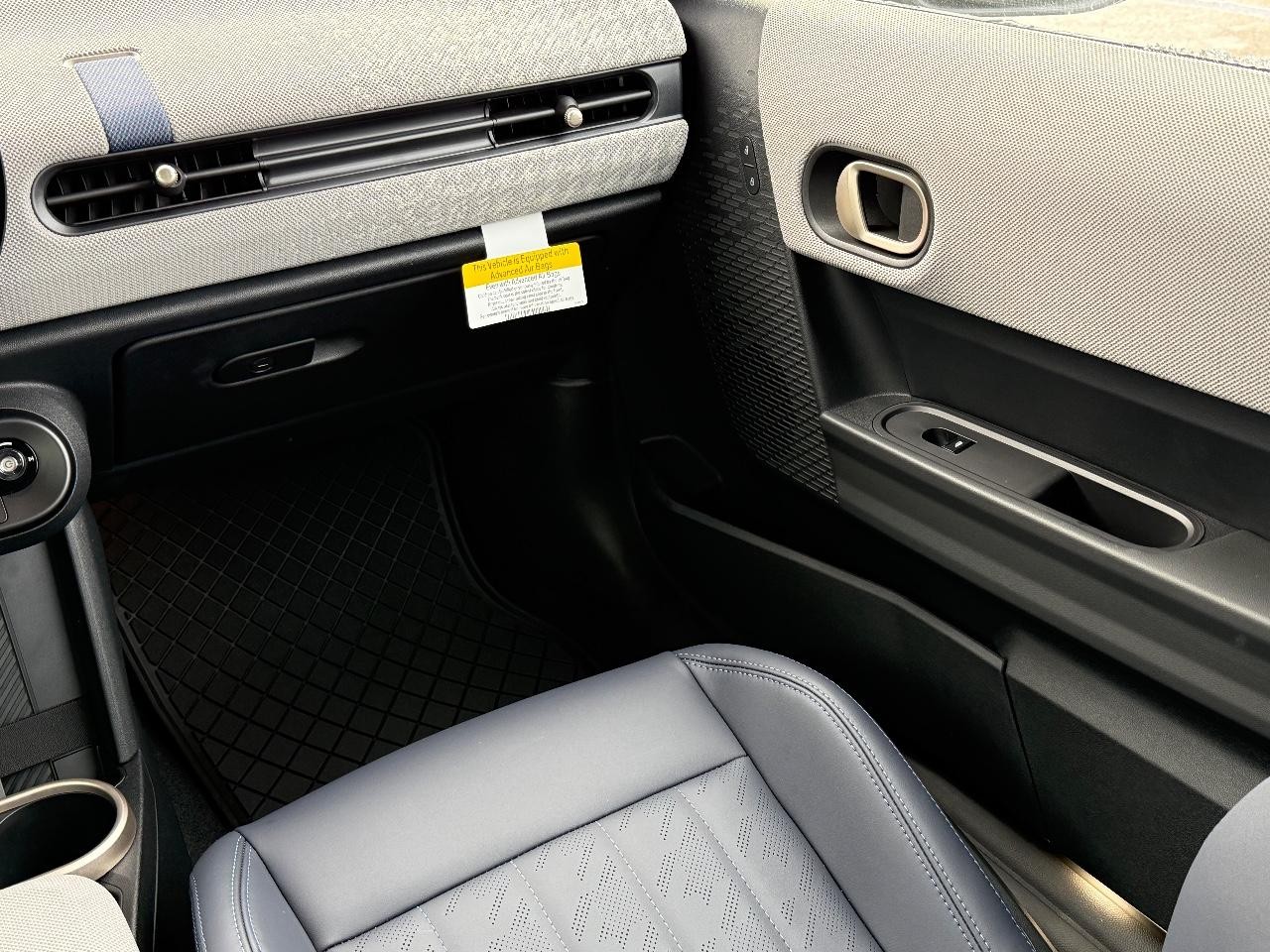 MINI Convertible Vehicle Image 09