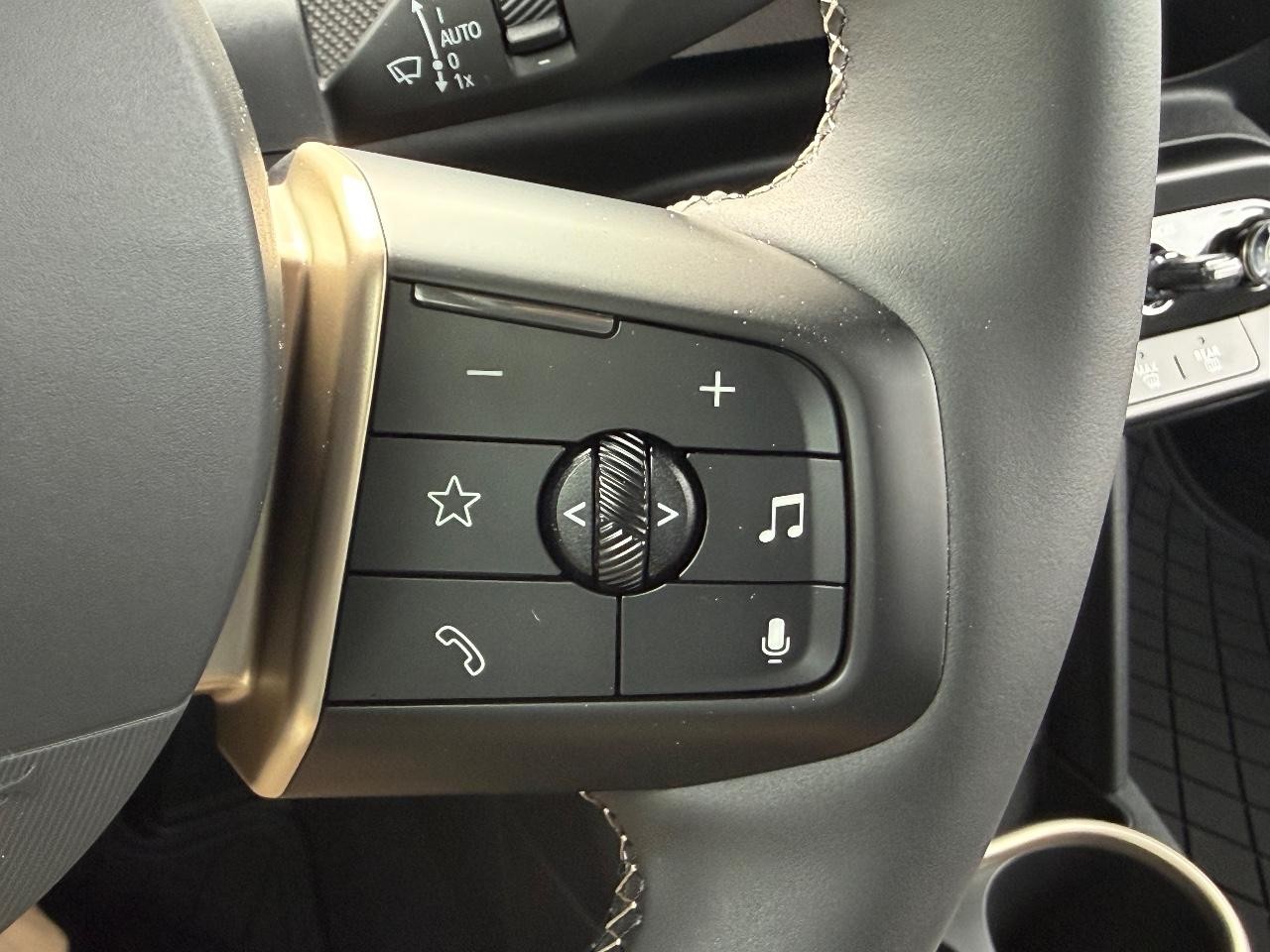 MINI Convertible Vehicle Image 11