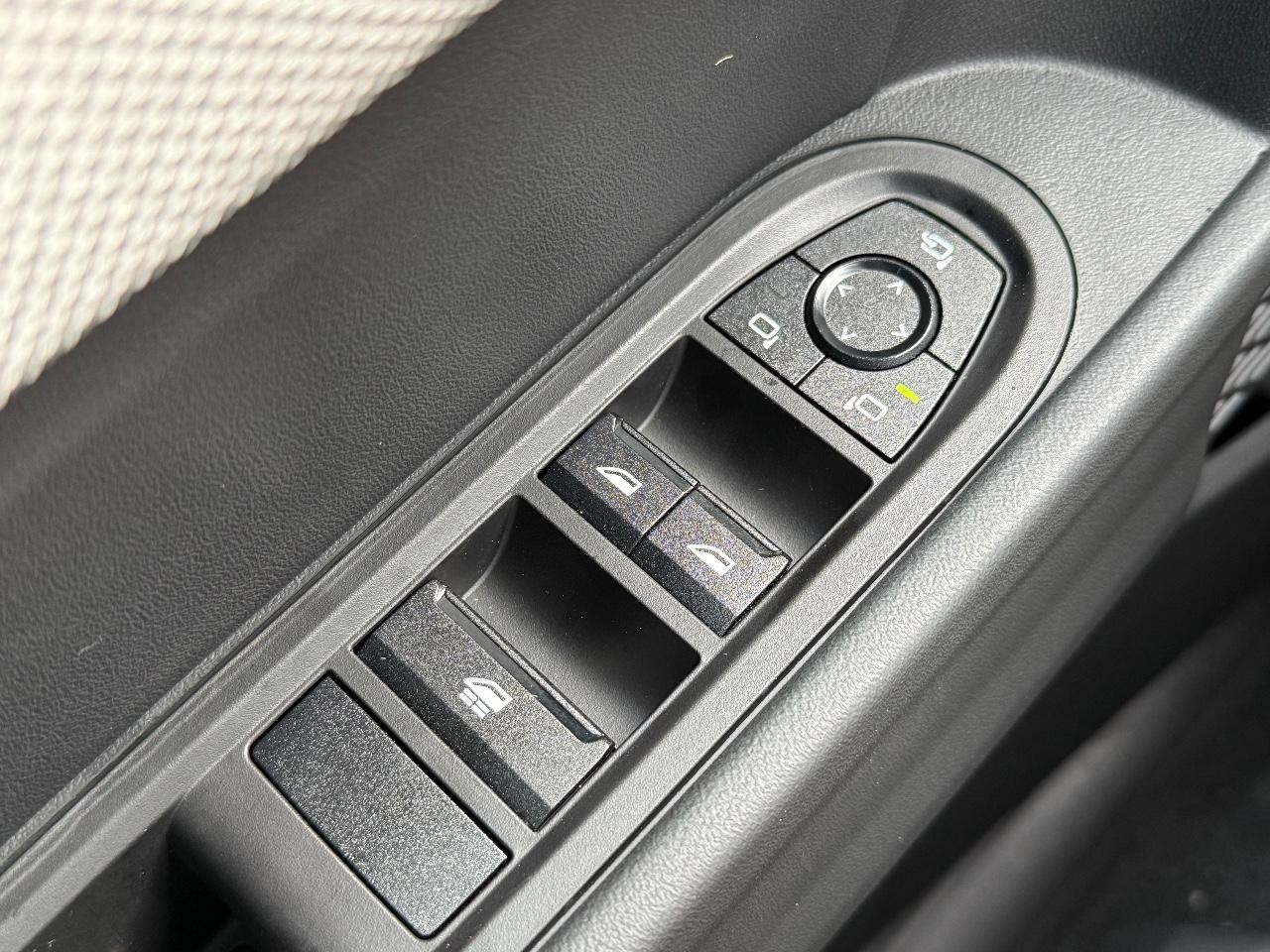 MINI Convertible Vehicle Image 15