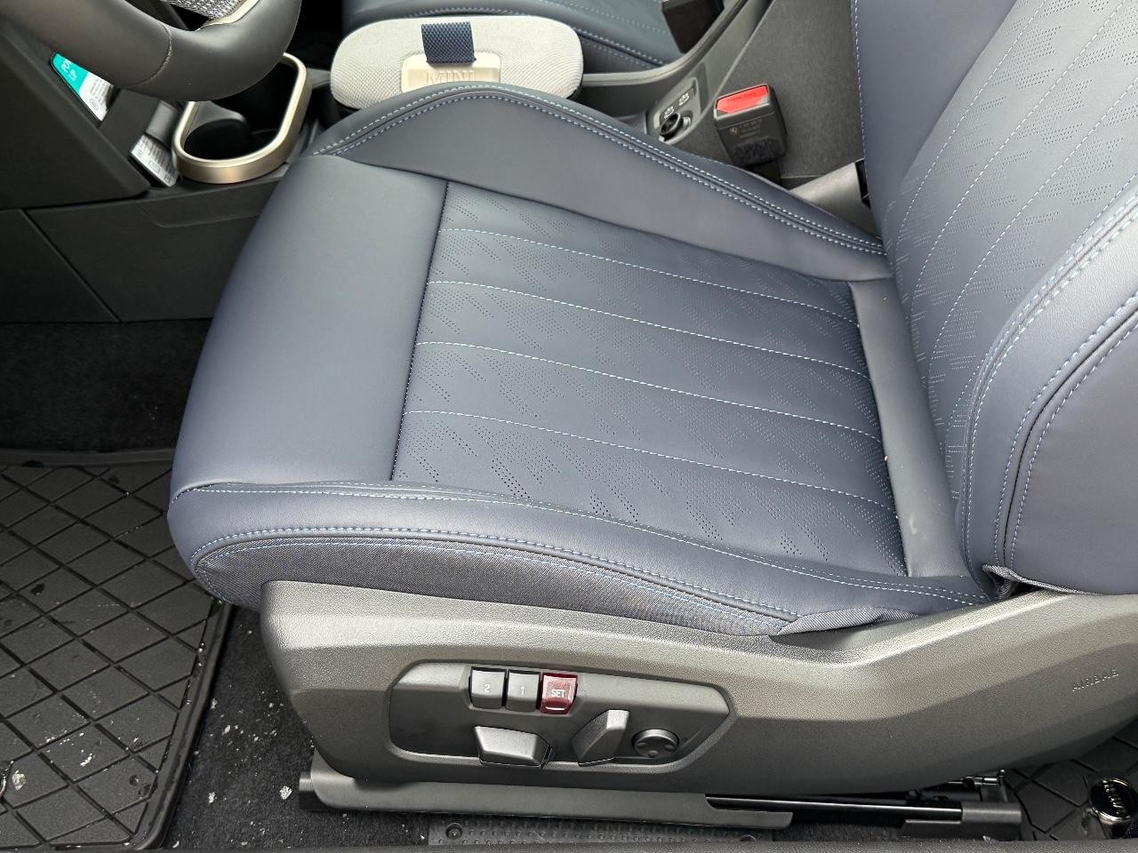 MINI Convertible Vehicle Image 16