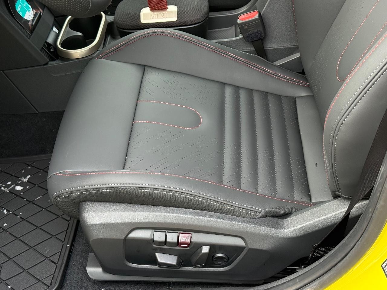 MINI Hardtop 4 Door Vehicle Image 15