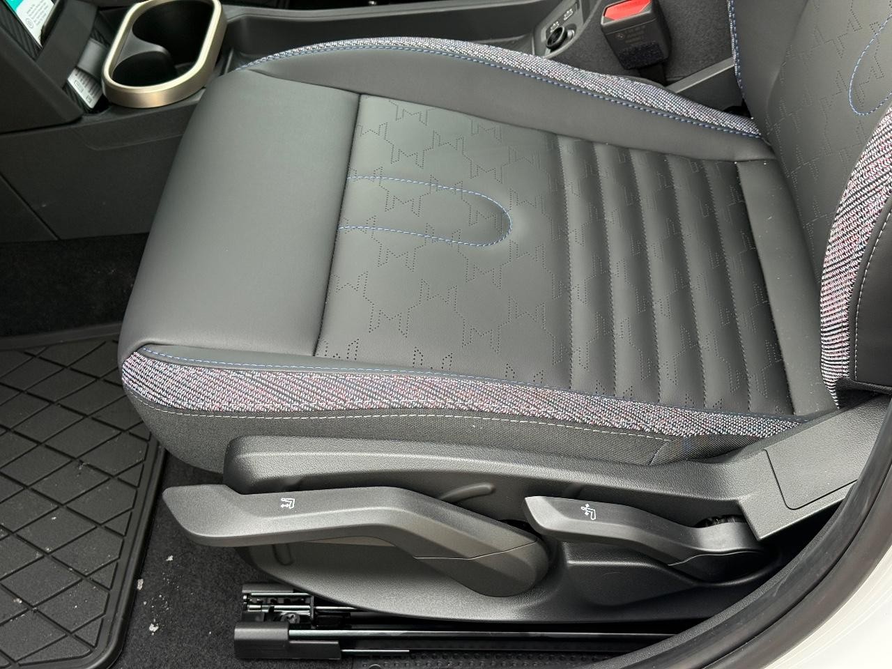 MINI Hardtop 4 Door Vehicle Image 15