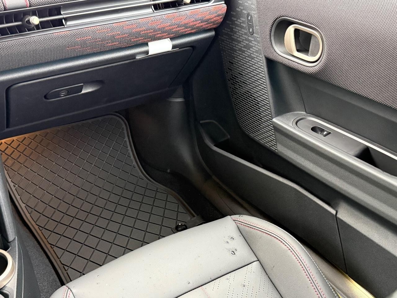 MINI Convertible Vehicle Image 10