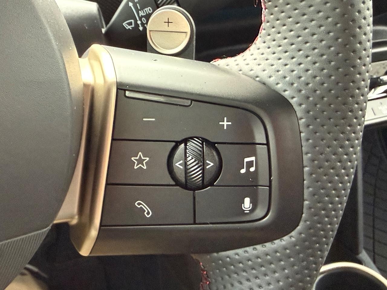 MINI Convertible Vehicle Image 12