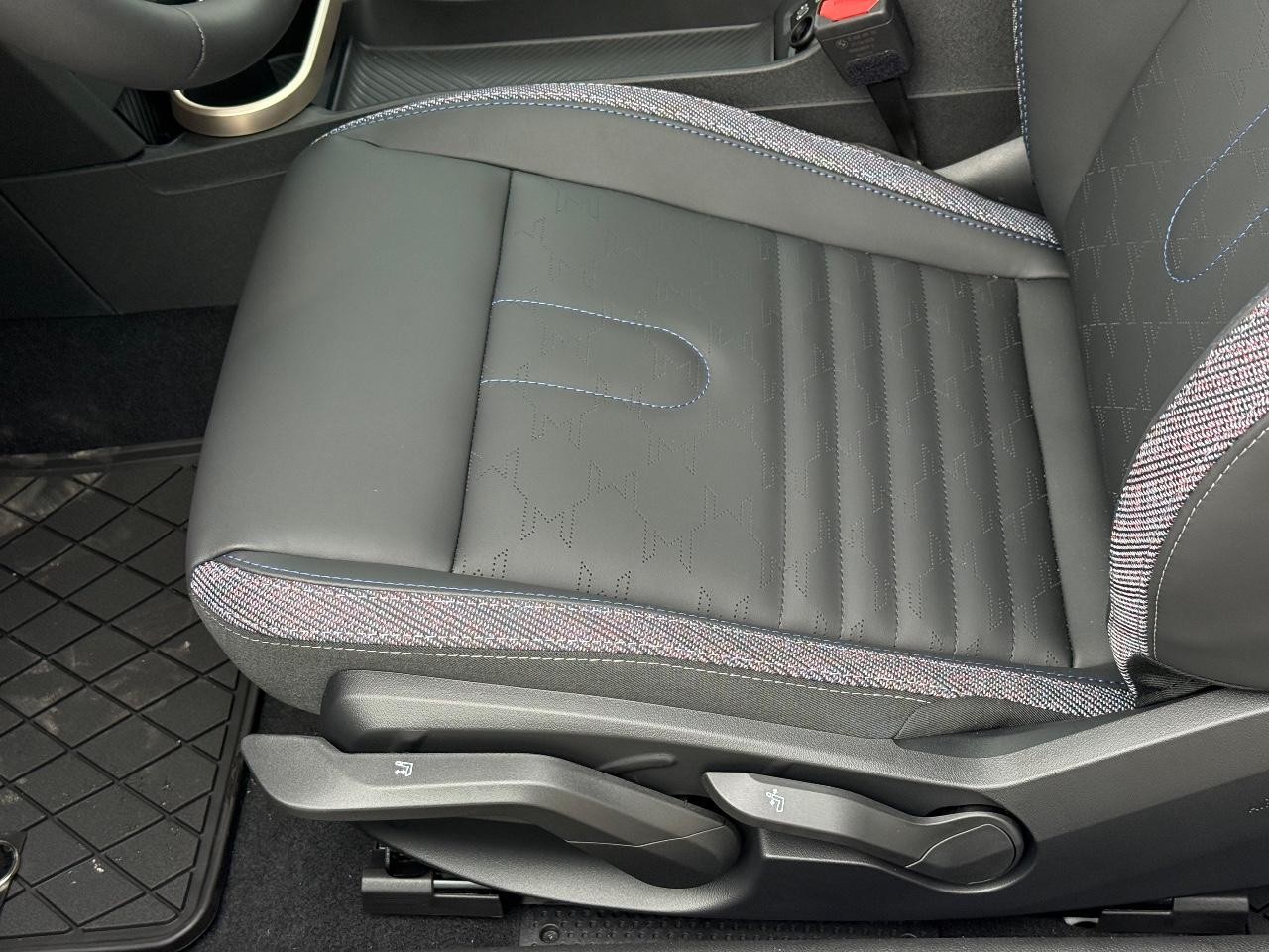 MINI Hardtop 2 Door Vehicle Image 15