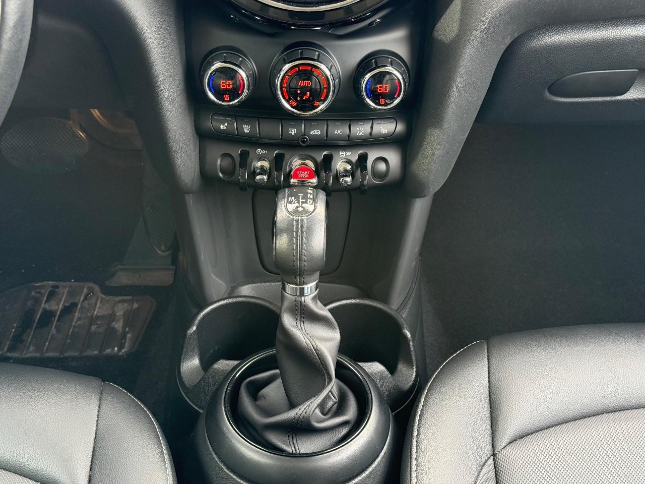 MINI Hardtop 2 Door Vehicle Image 16