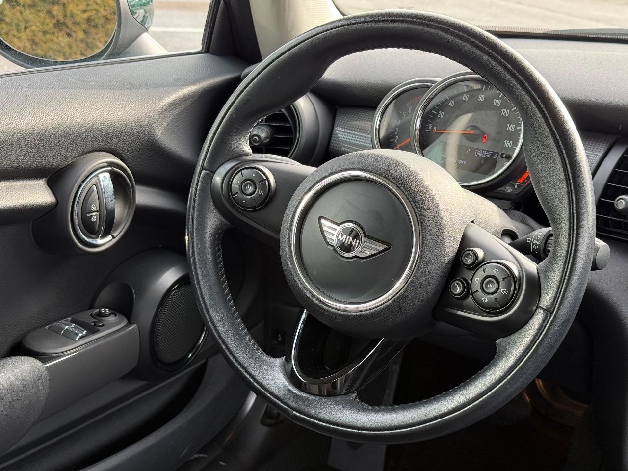 MINI Hardtop 2 Door Vehicle Image 17