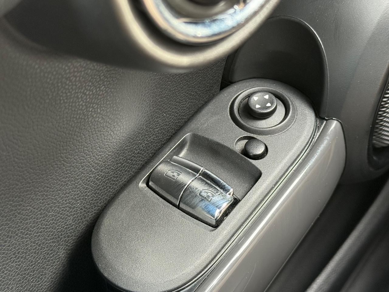 MINI Hardtop 2 Door Vehicle Image 24