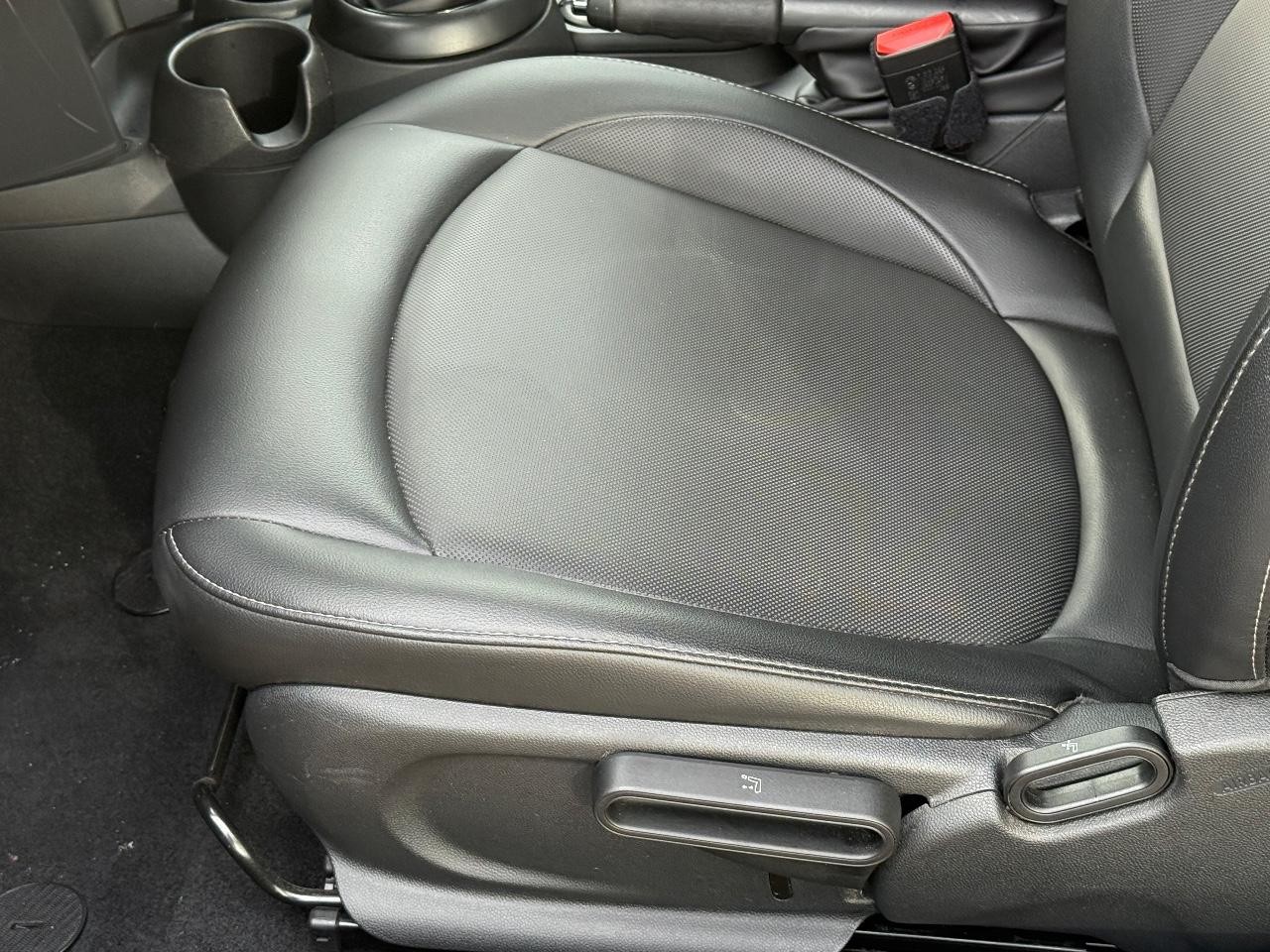 MINI Hardtop 2 Door Vehicle Image 25