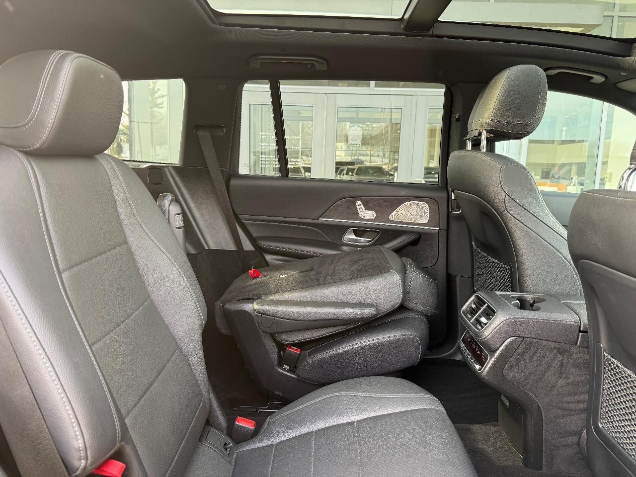 Mercedes-Benz GLS Vehicle Image 10