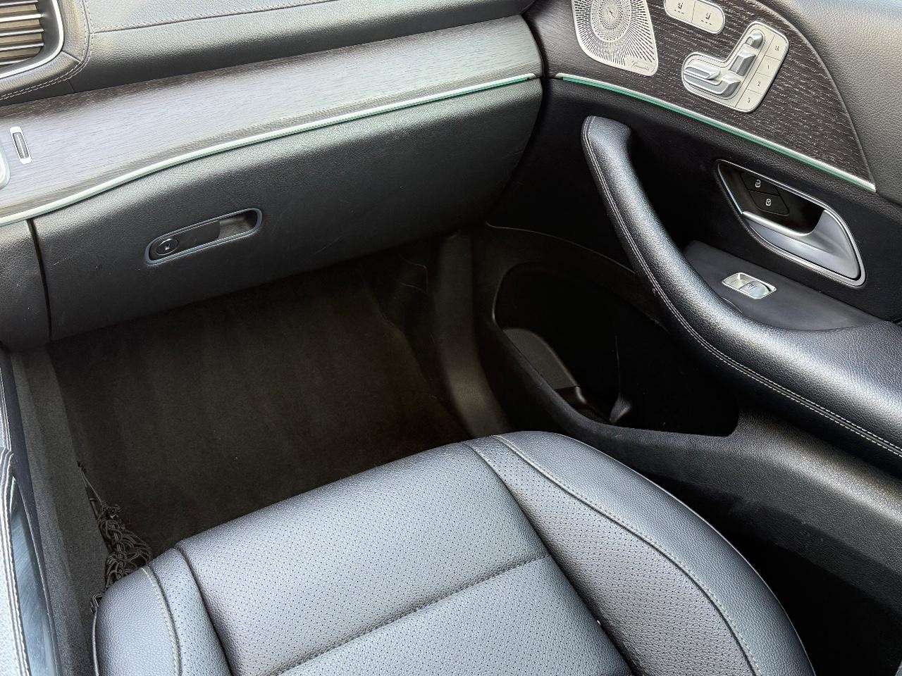 Mercedes-Benz GLS Vehicle Image 15