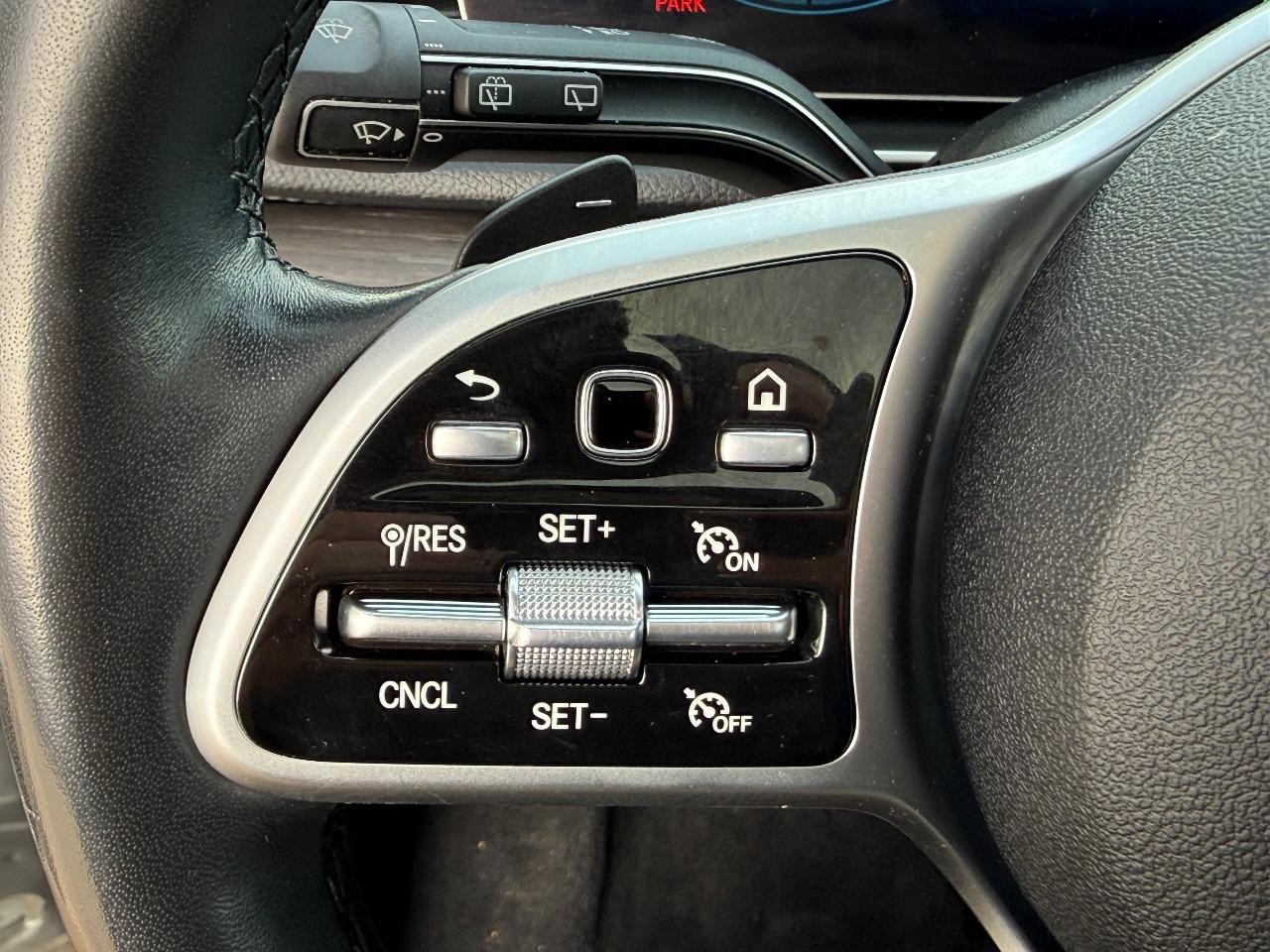 Mercedes-Benz GLS Vehicle Image 17