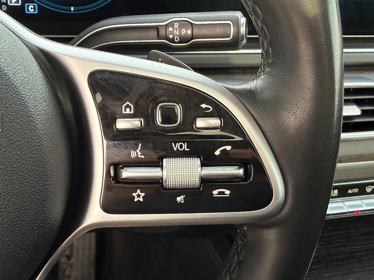 Mercedes-Benz GLS Vehicle Image 18