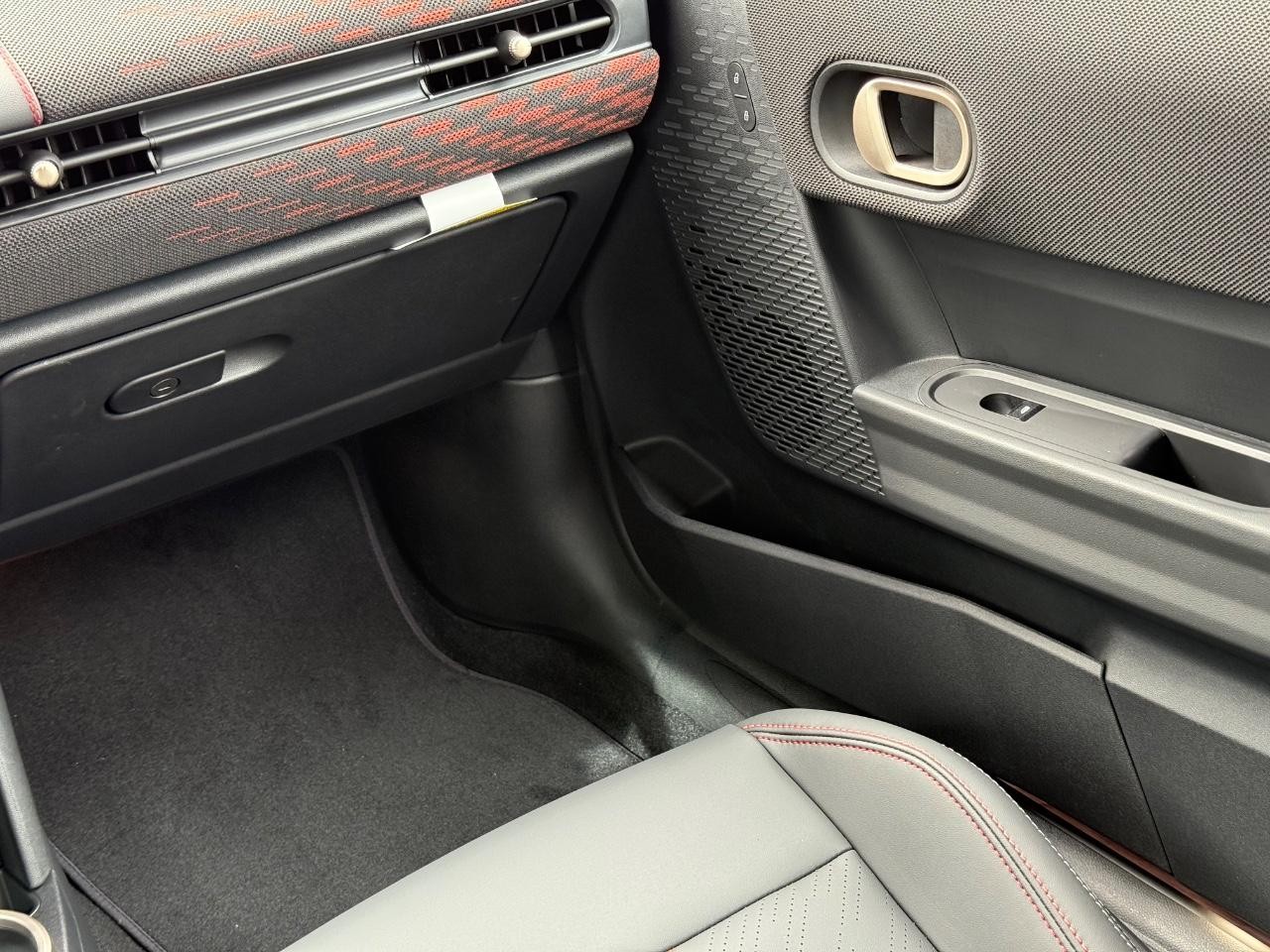 MINI Convertible Vehicle Image 10