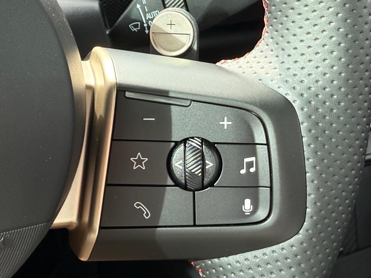 MINI Convertible Vehicle Image 12