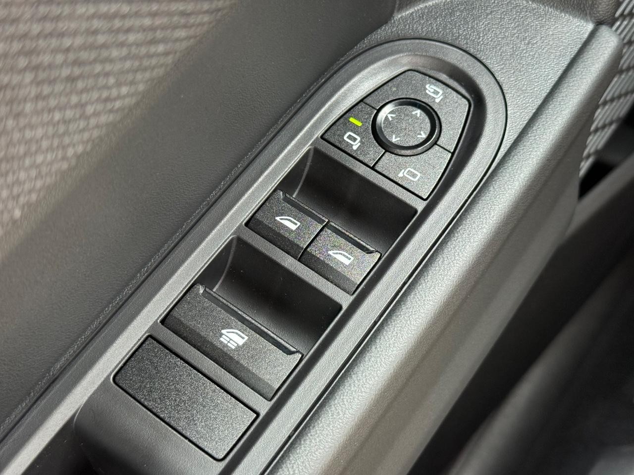 MINI Convertible Vehicle Image 16