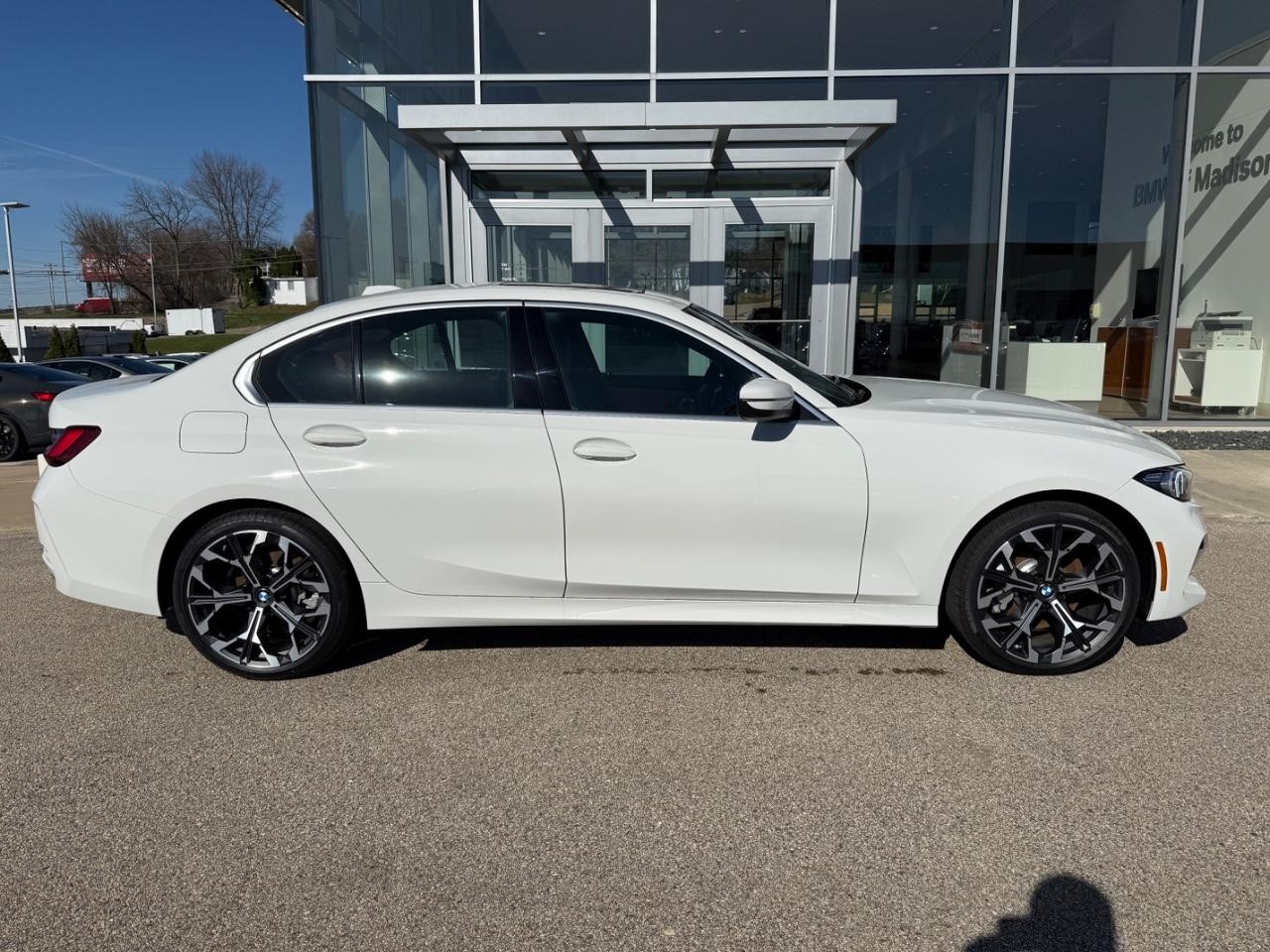 BMW 3 Series Vehicle Image 02