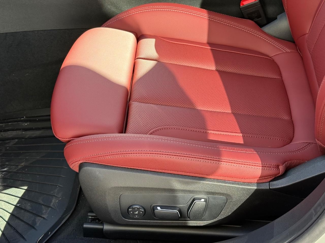 BMW 3 Series Vehicle Image 16