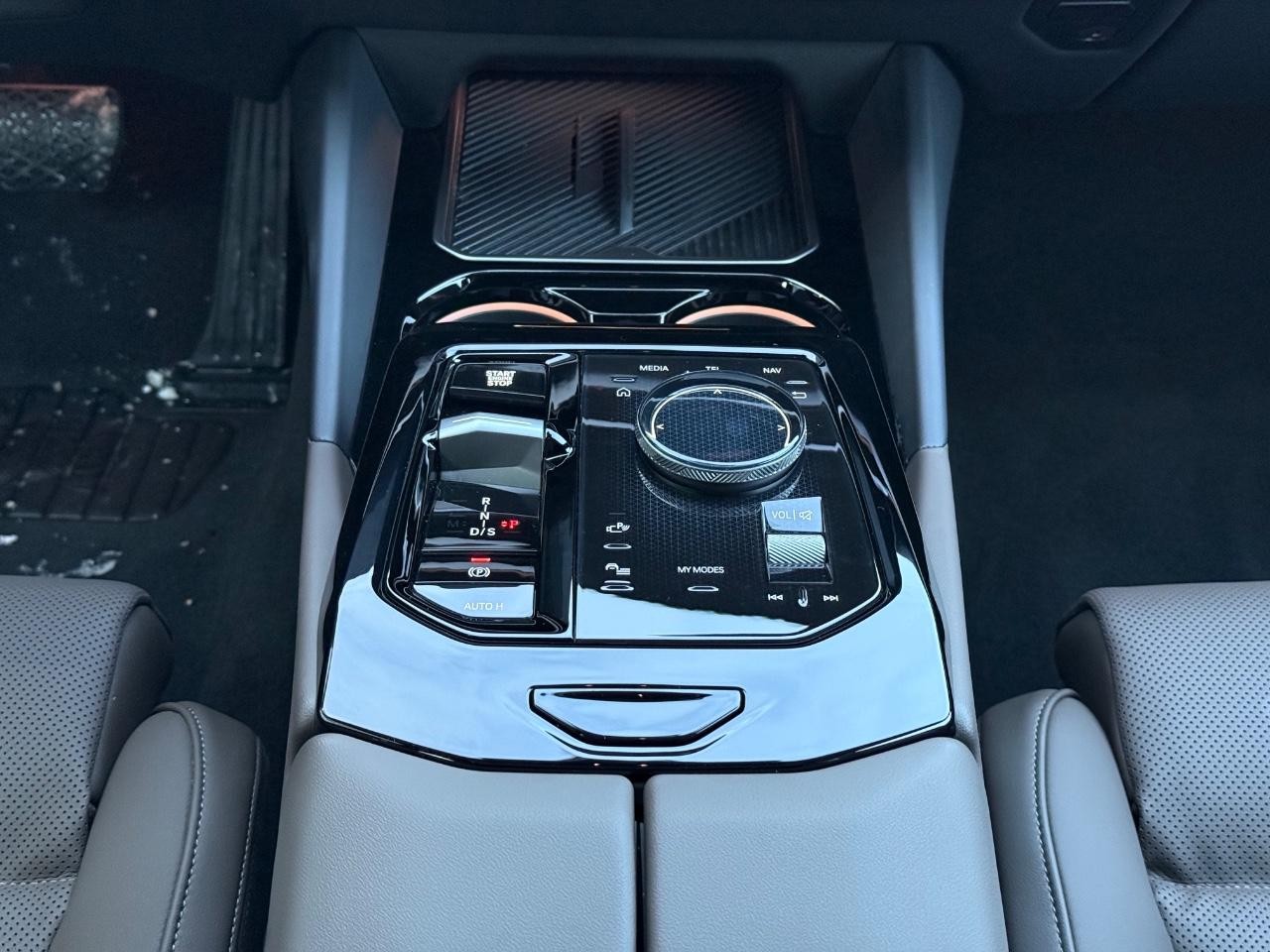 BMW 5 Series Vehicle Image 12