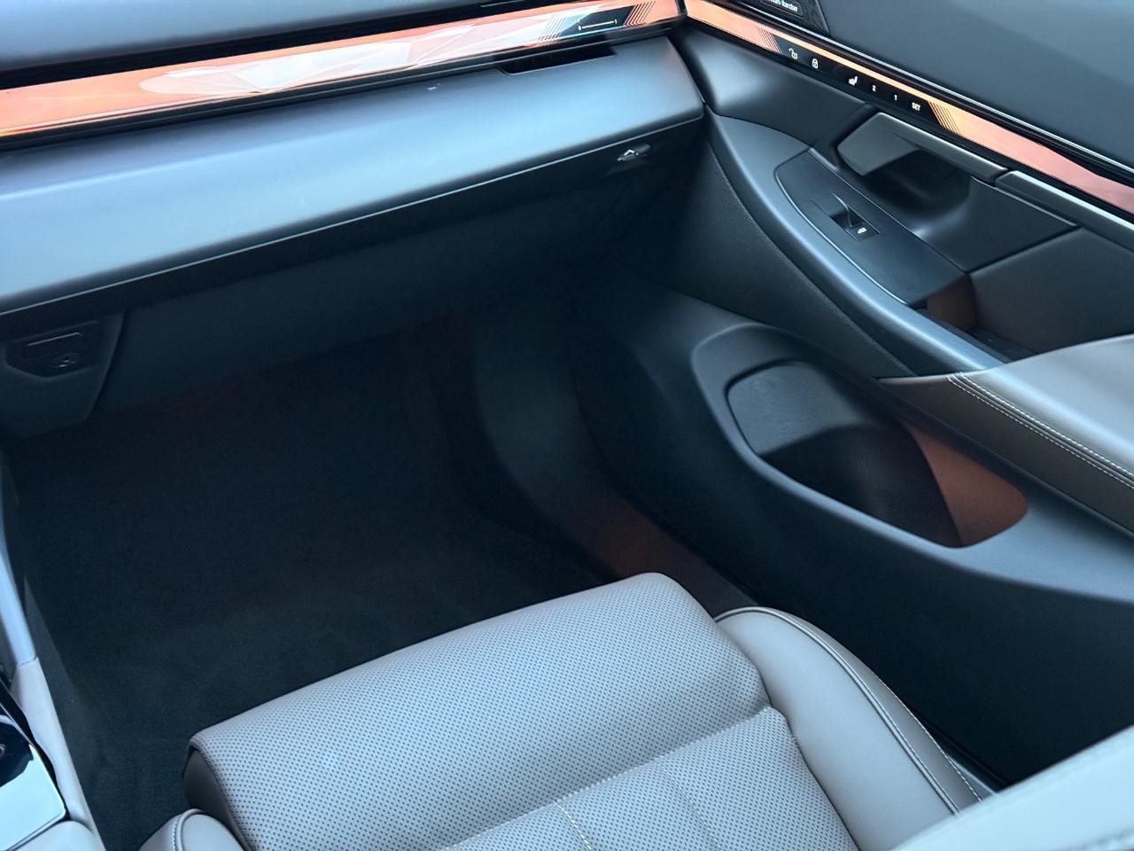 BMW 5 Series Vehicle Image 14