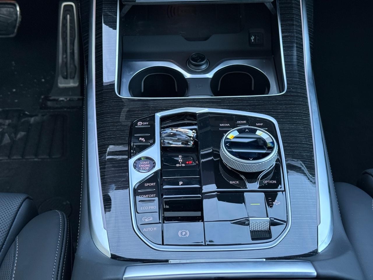 BMW X7 Vehicle Image 12