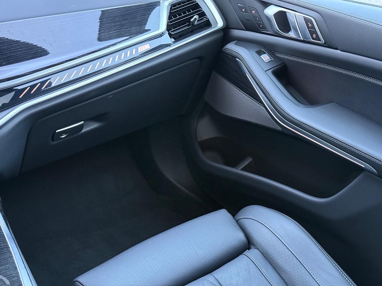 BMW X7 Vehicle Image 14