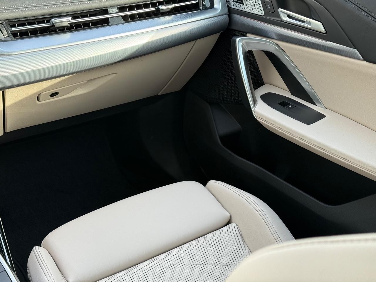 BMW X1 Vehicle Image 14