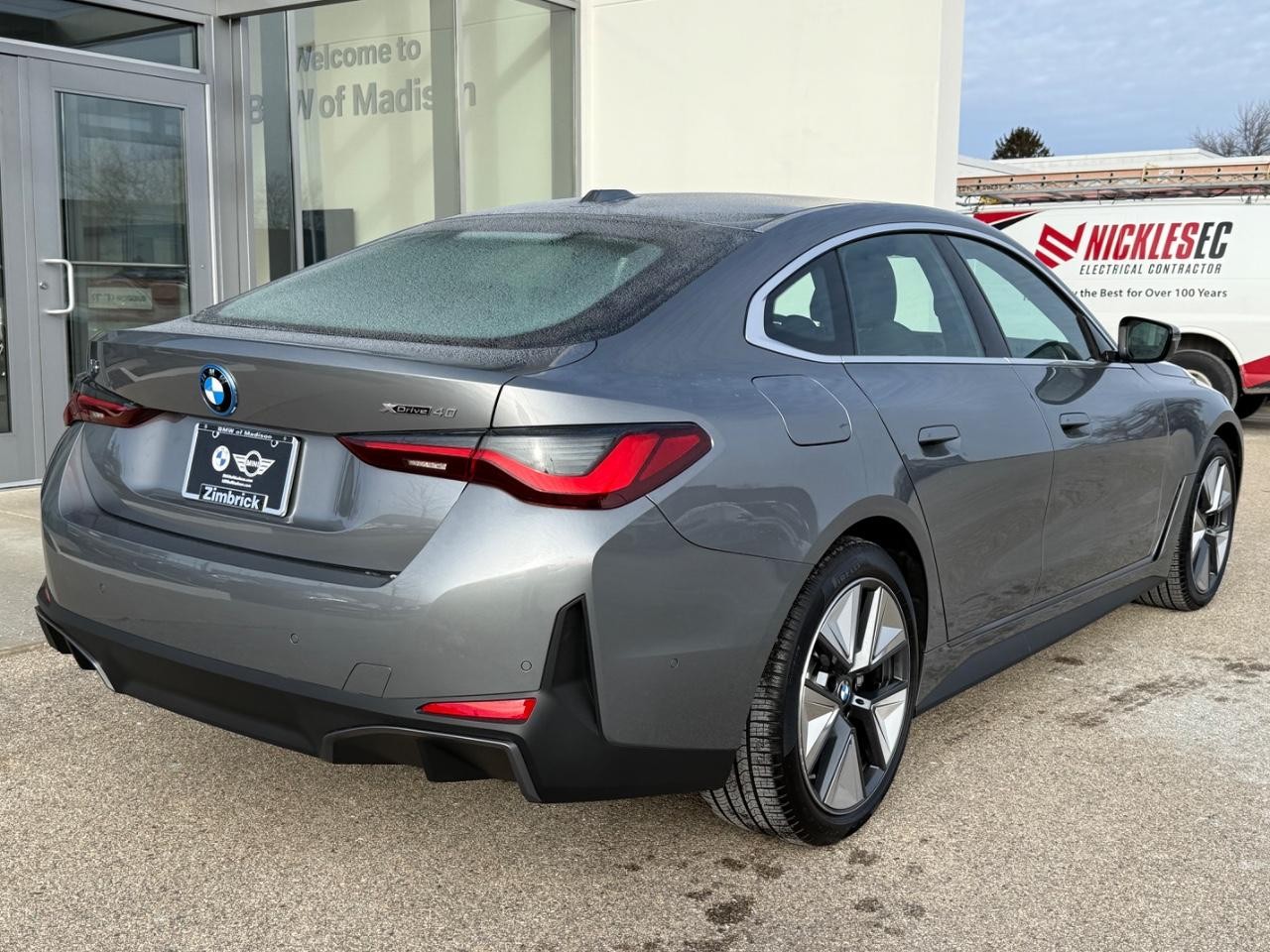 BMW i4 Vehicle Full-screen Gallery Image 03