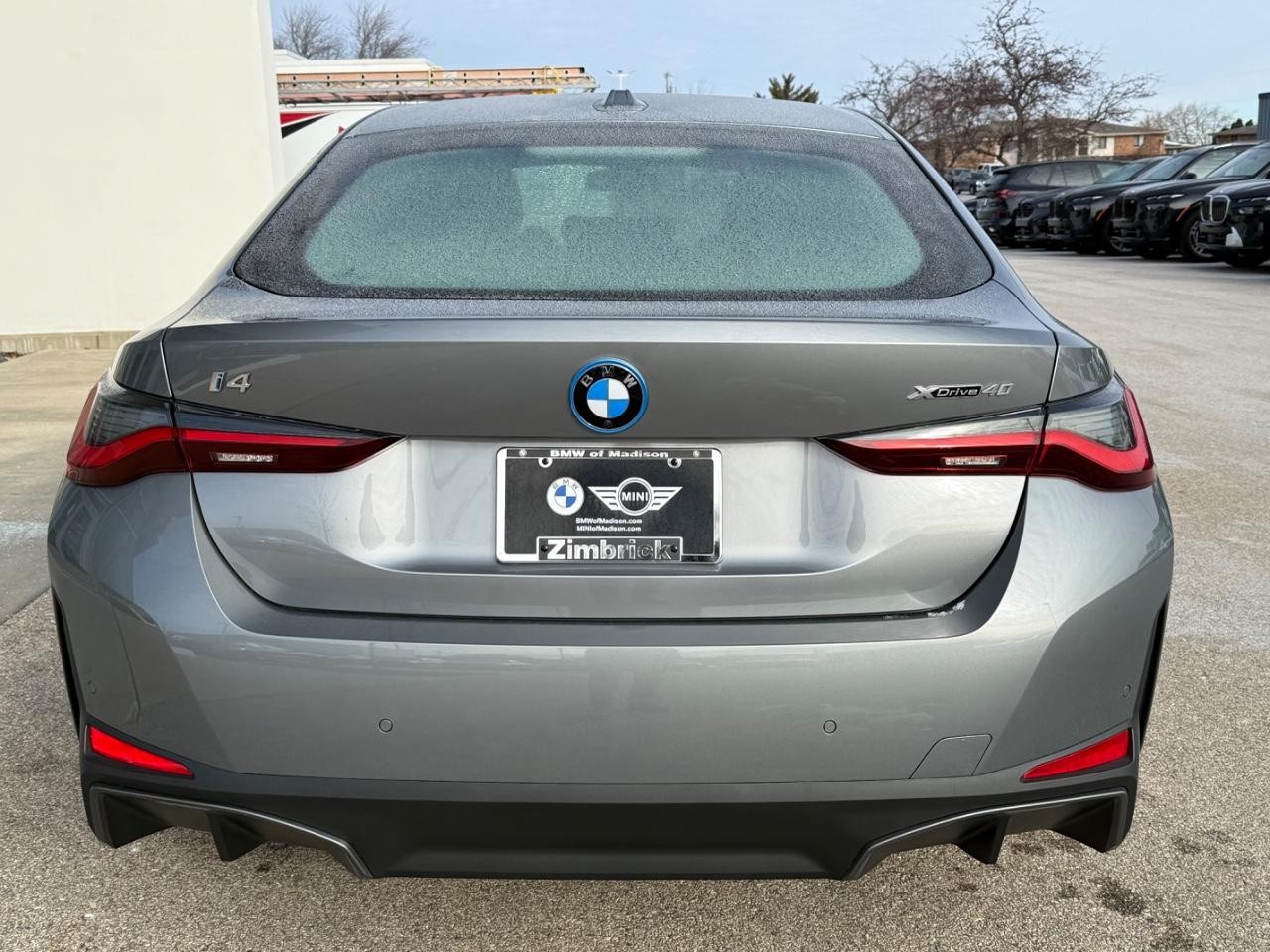 BMW i4 Vehicle Full-screen Gallery Image 04