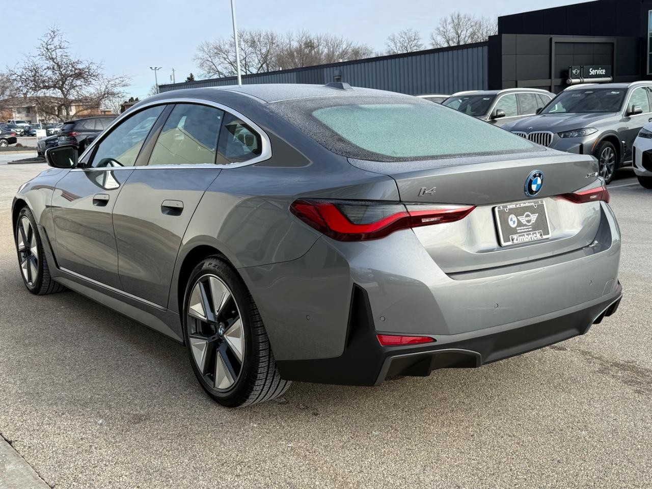 BMW i4 Vehicle Full-screen Gallery Image 05