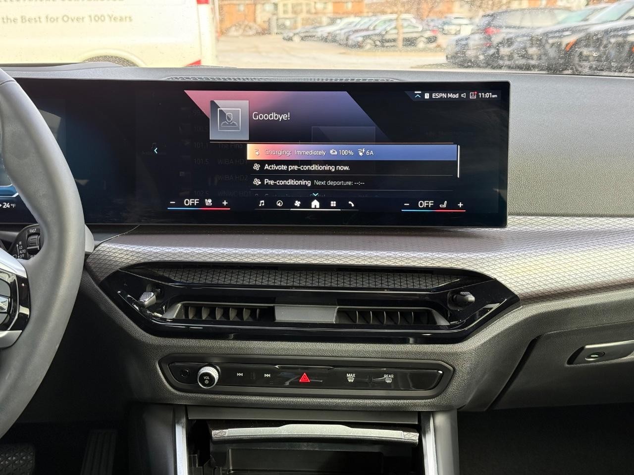 BMW i4 Vehicle Full-screen Gallery Image 11