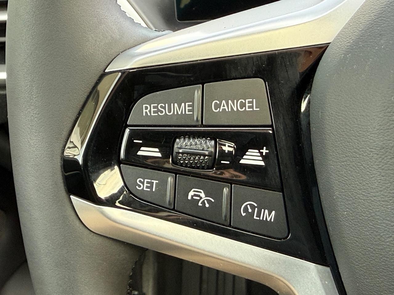 BMW i4 Vehicle Full-screen Gallery Image 16