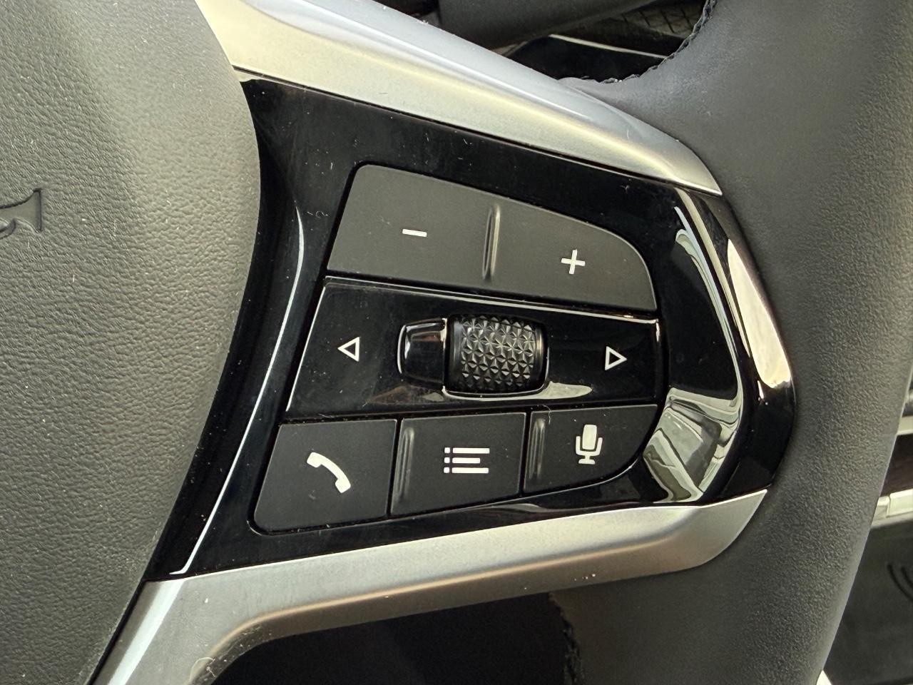 BMW i4 Vehicle Full-screen Gallery Image 17