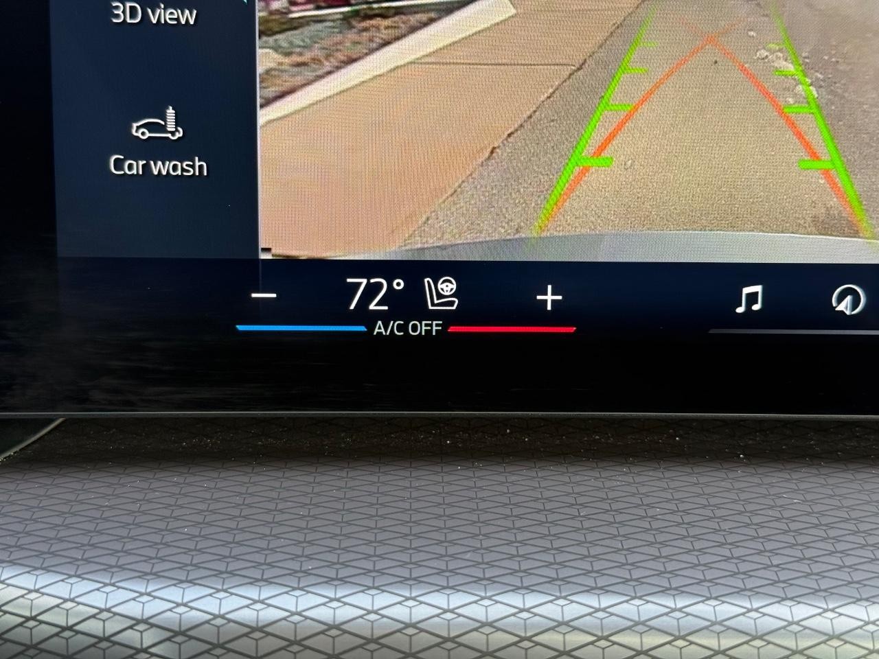 BMW i4 Vehicle Full-screen Gallery Image 19