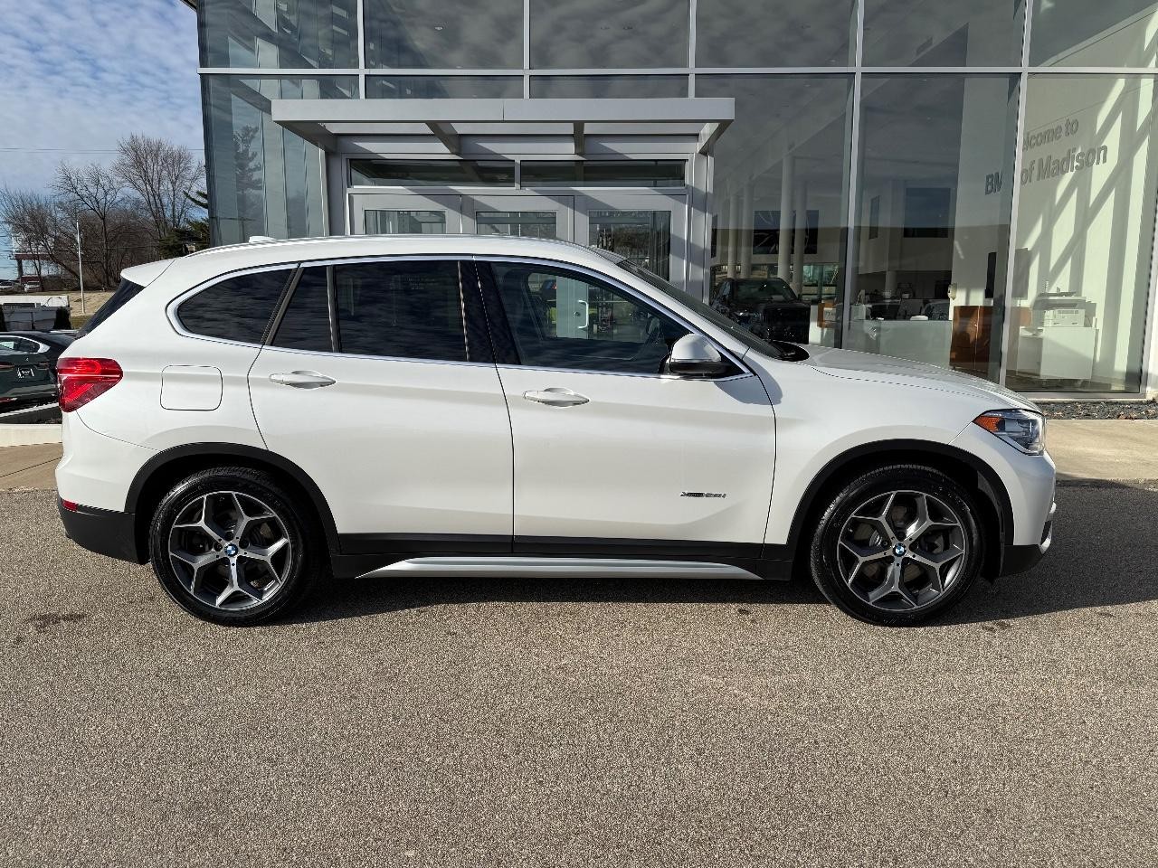 BMW X1 Vehicle Image 02