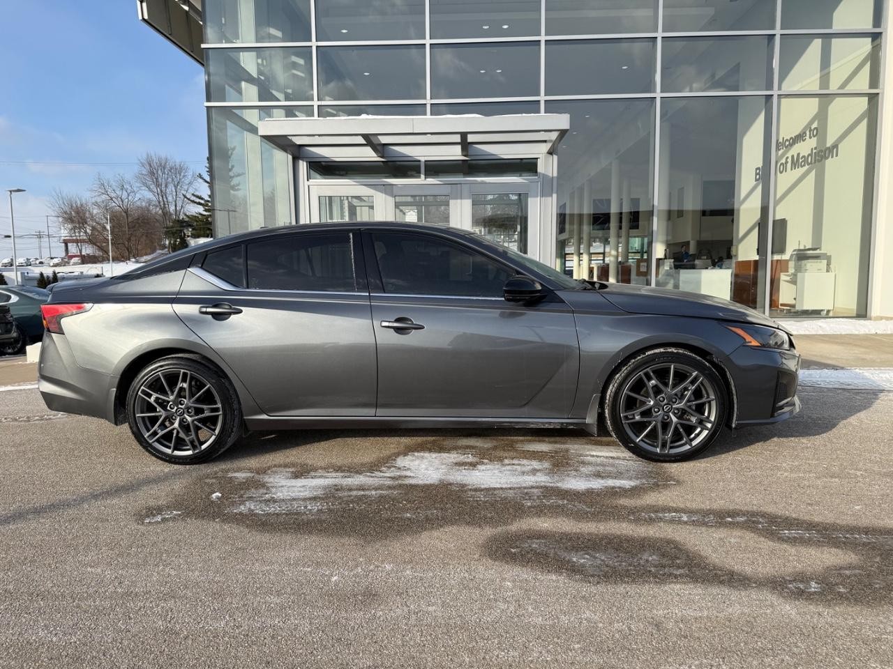 Nissan Altima Vehicle Image 02