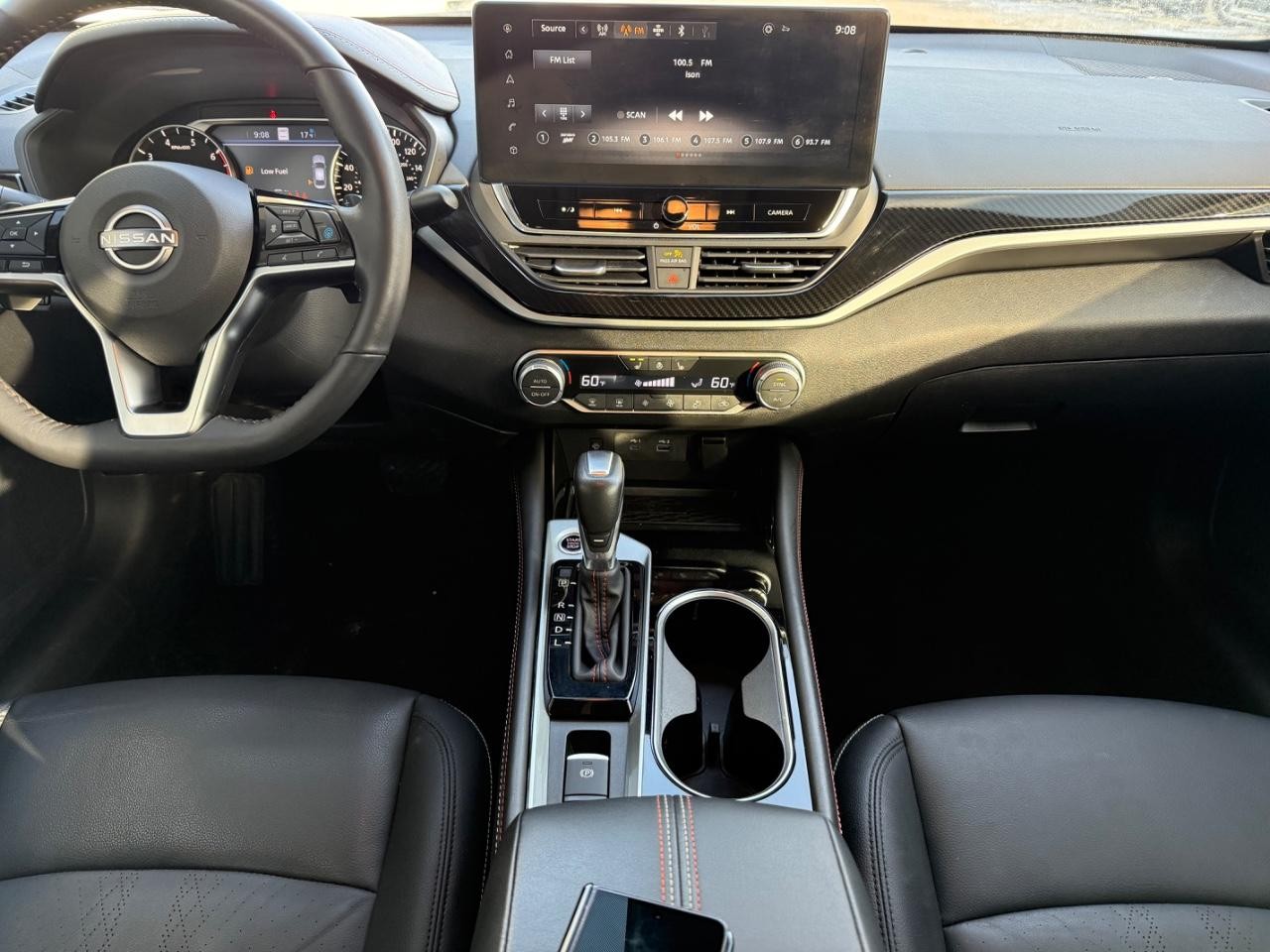 Nissan Altima Vehicle Image 10