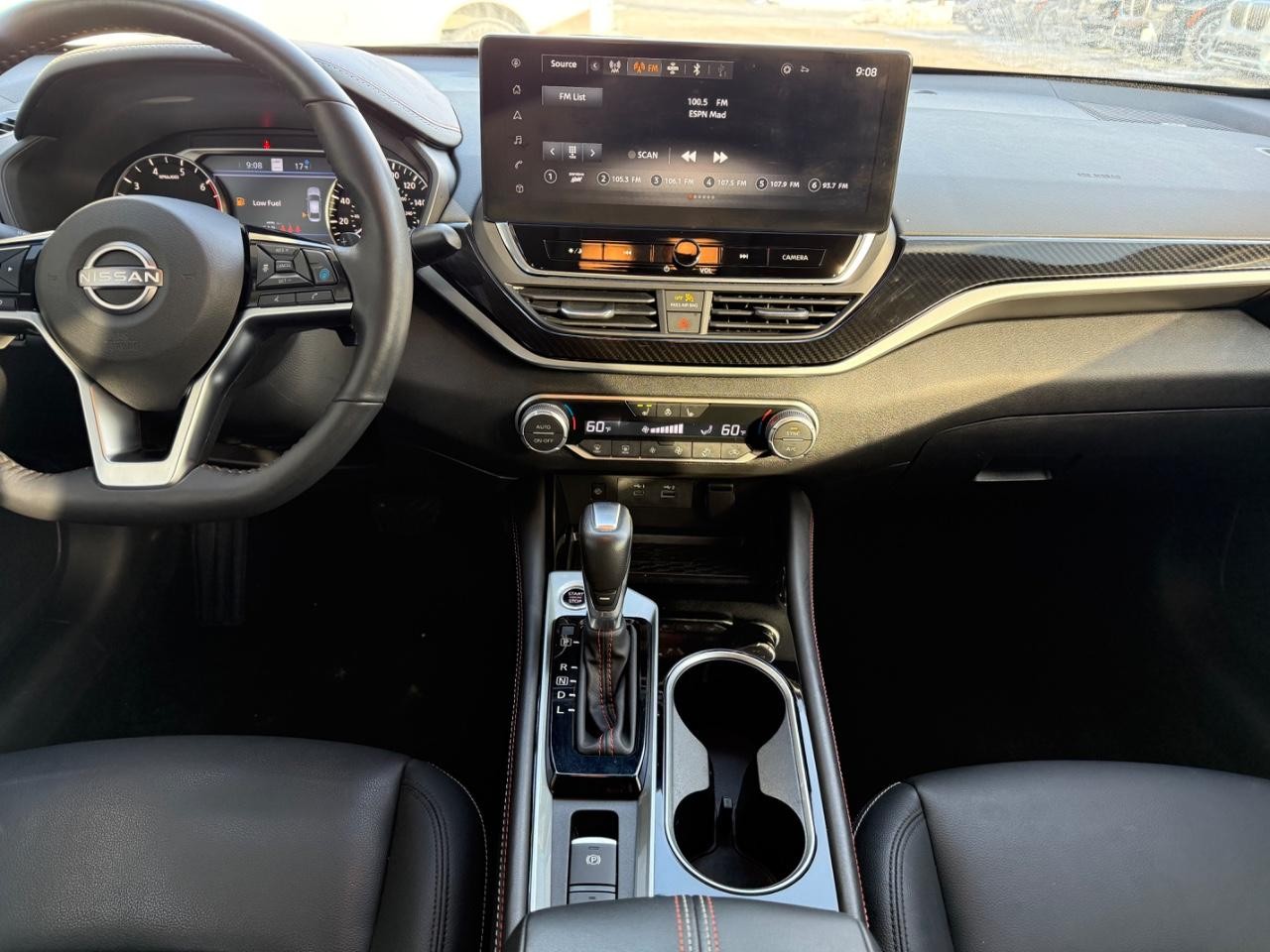 Nissan Altima Vehicle Image 11